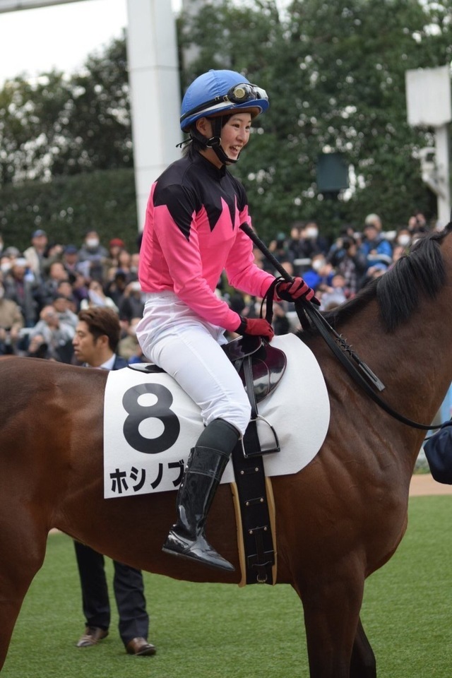 藤田菜七子20160377.jpg